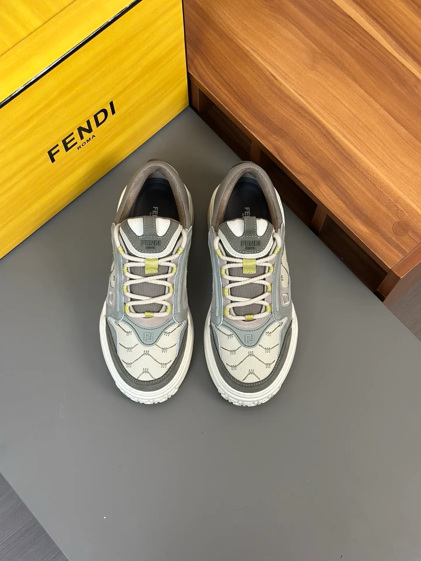[FENDI] Fendi men's shoes 💰840💰 - High-end quality original casual sports shoes - Upper: Nappa calfskin, pebbled calfskin, tongue and heel; injection molded brand logo plastic module - Lining: brand canvas - Outsole: ultra-light T men's shoes 💰R foam rubber; molded outsole - Ultra-high quality control, fine workmanship: highlighted (high-end, luxury, grade) -Size :39-44 (38, 45, can be customized)